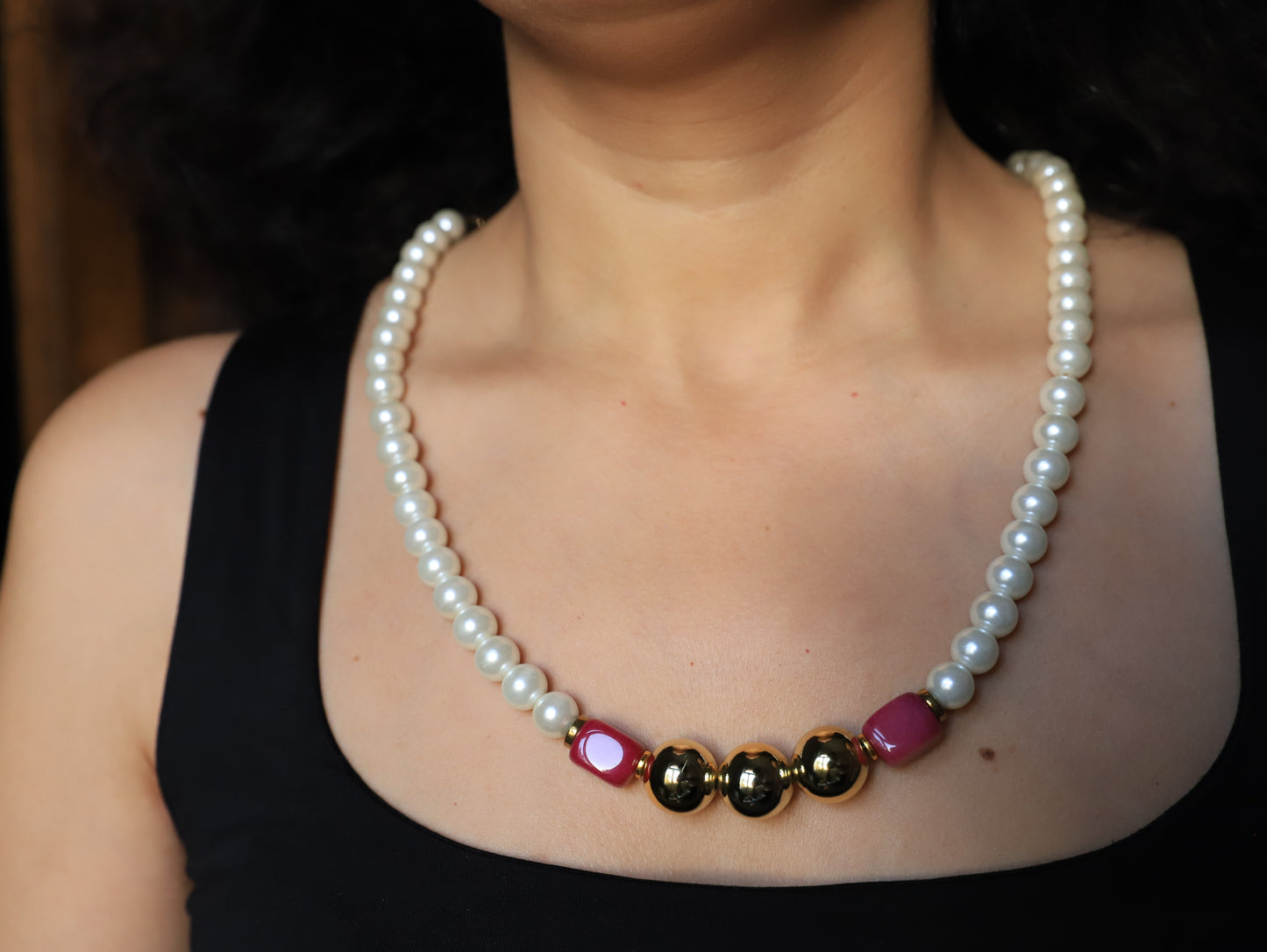 Golden Blush – Pearl Necklace with Gold & Pink Accents