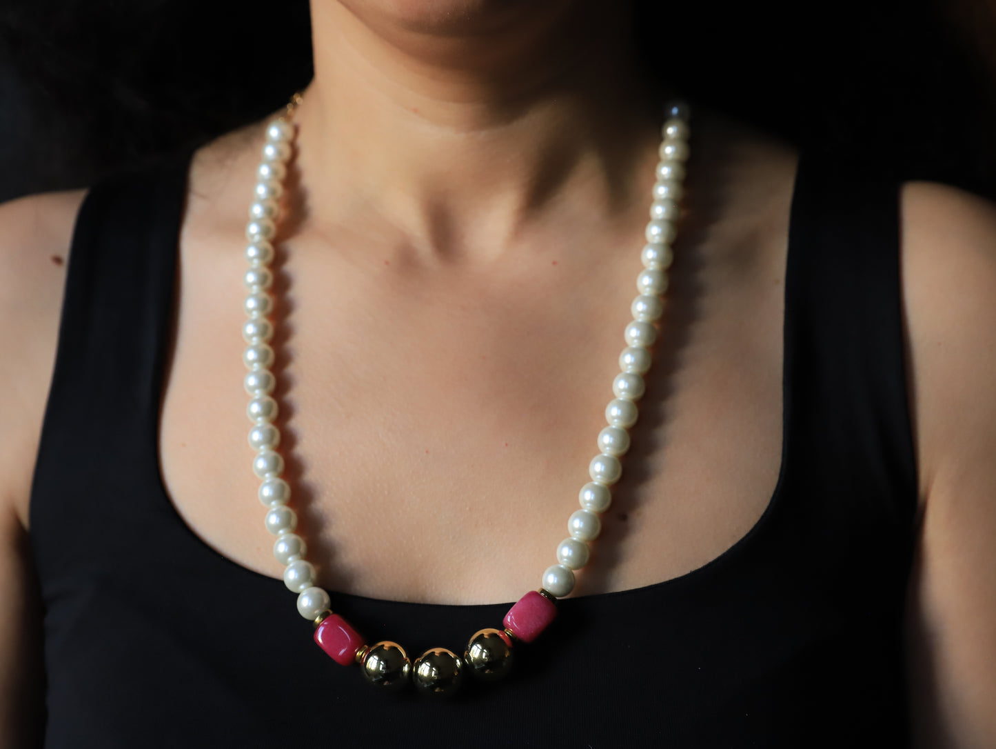 Golden Blush – Pearl Necklace with Gold & Pink Accents