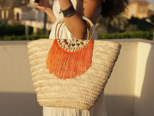 Coral Coast – Shell Fringe Straw Tote