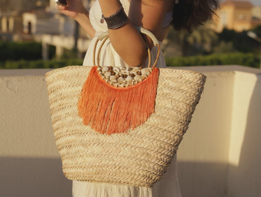 Coral Coast – Shell Fringe Straw Tote